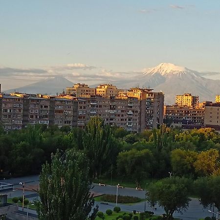 Umba Apartment N4 - Balcony And Mount Ararat View Erevan Exterior foto